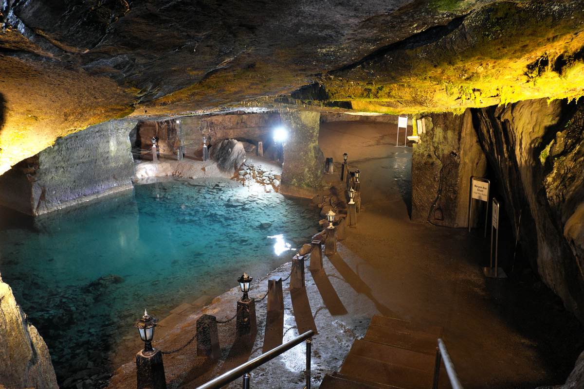 Höhle