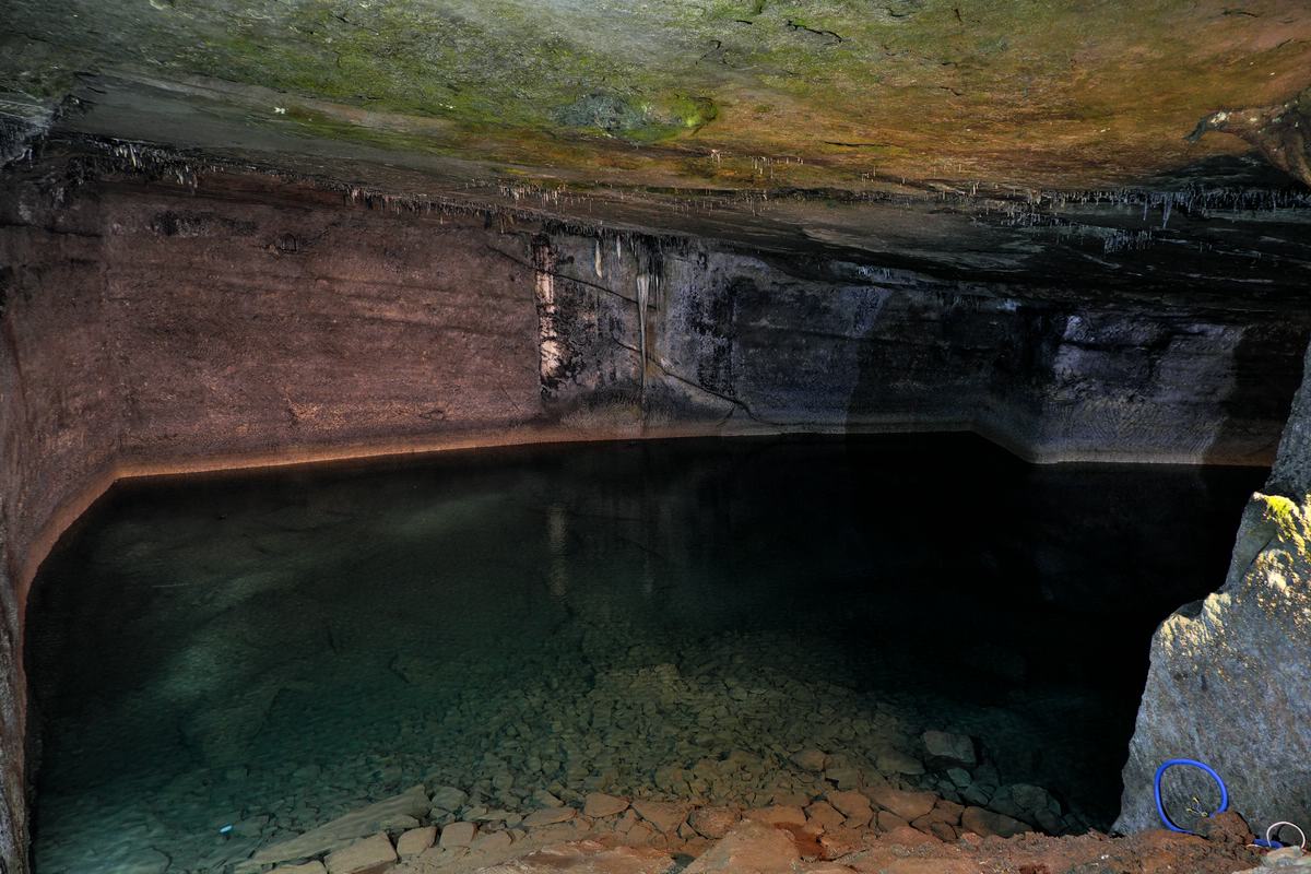 Höhle