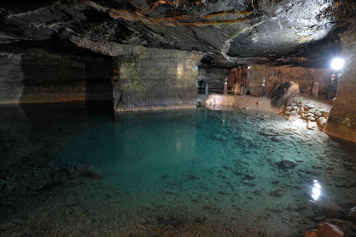 Höhle